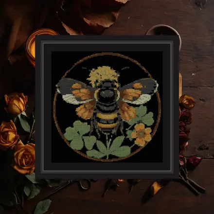 Bumblebee And Clover cross stitch pattern